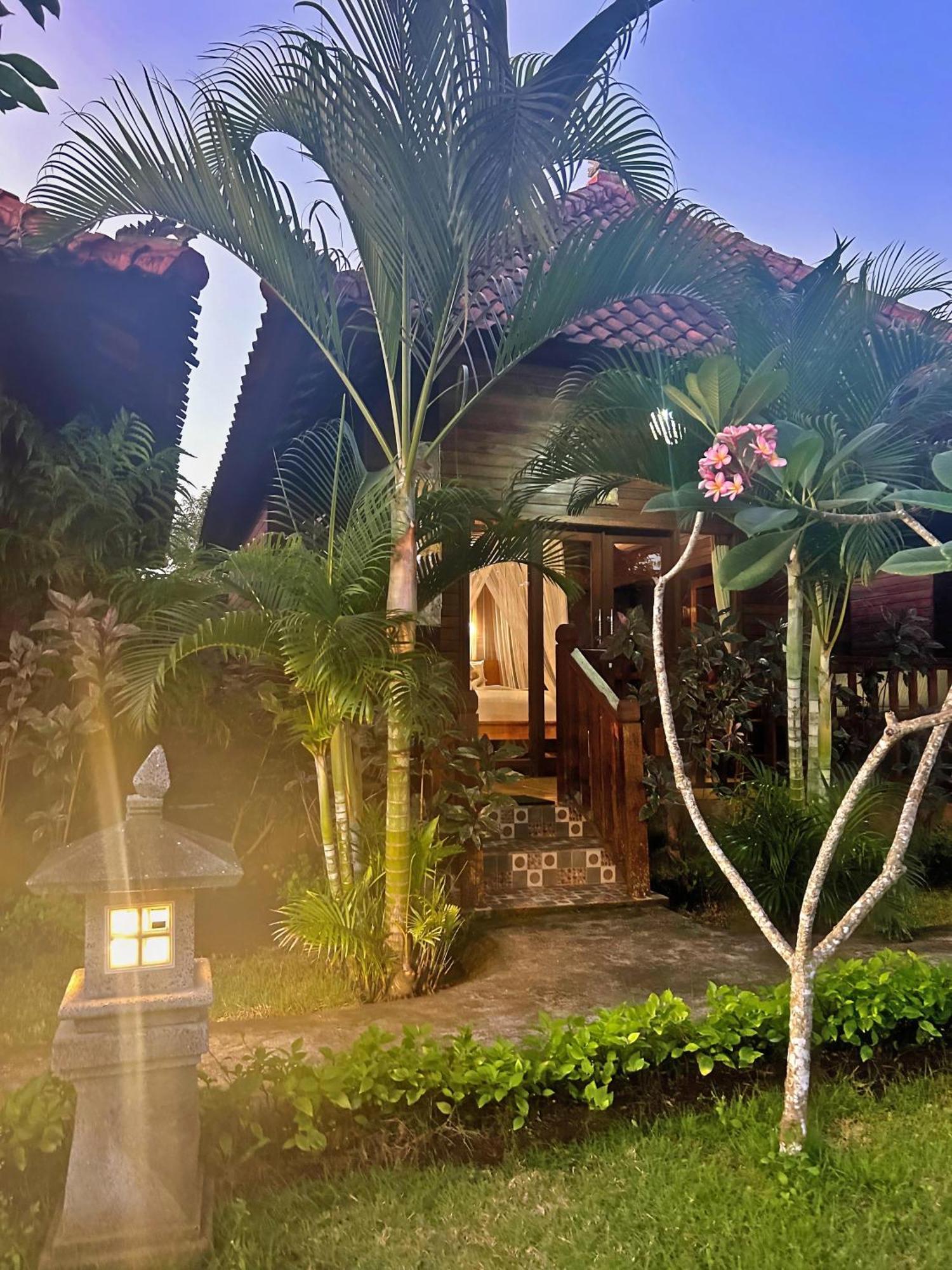 Island Garden Huts Lembongan Bed & Breakfast ภายนอก รูปภาพ