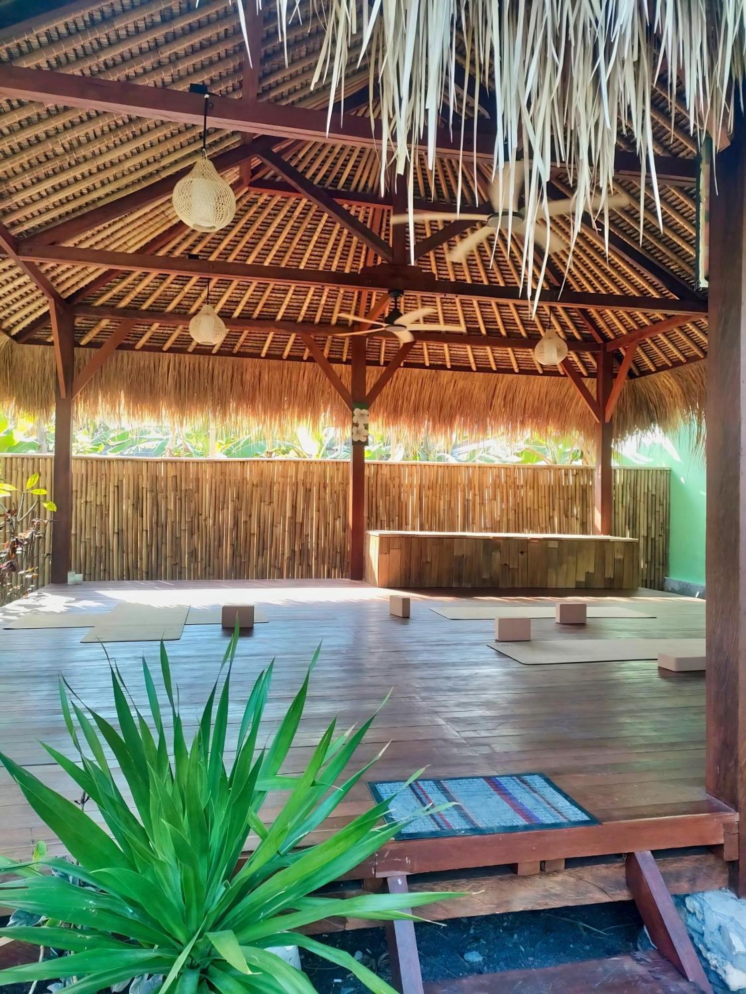 Island Garden Huts Lembongan Bed & Breakfast ภายนอก รูปภาพ